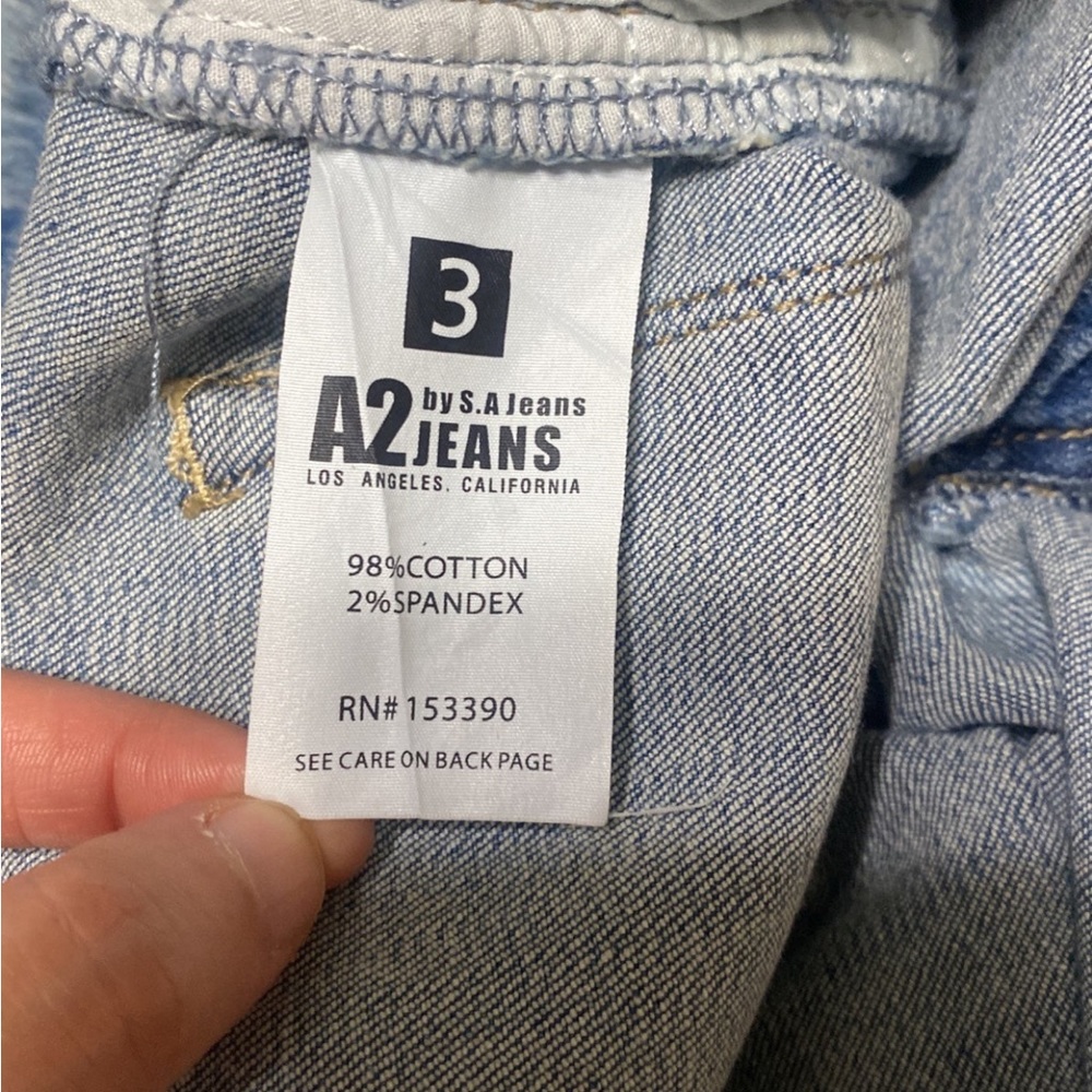 Distressed Cropped/ Capri Size 3 - Picture 11 of 12